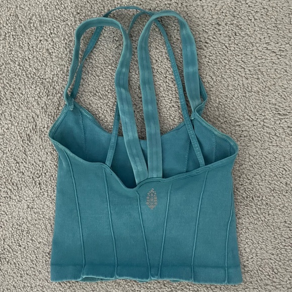 Ribbed Cropped Tank Top - Picture 2 of 2